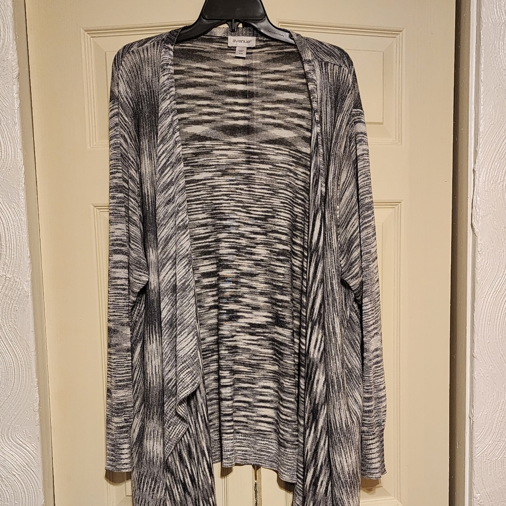 AVENUE, SILVER AND BLACK SHIMMER